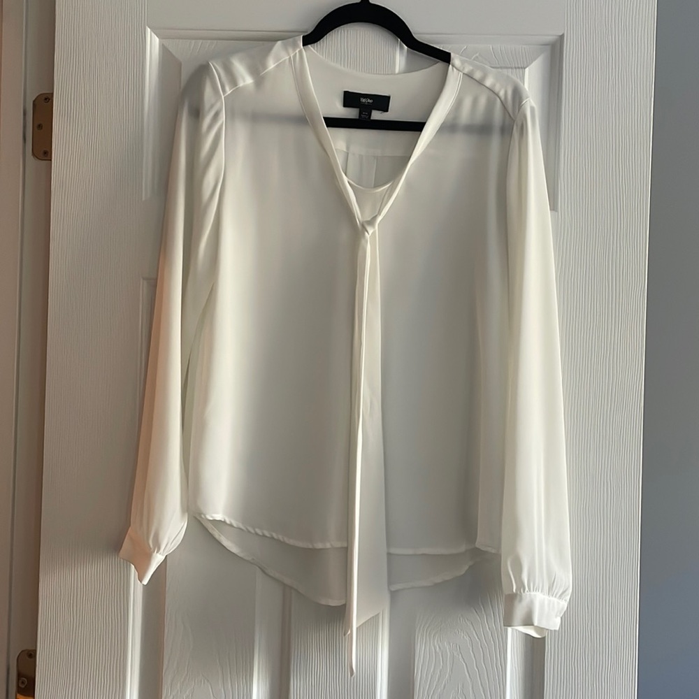 White Mossimo scoop neck with tie